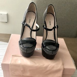AUTHENTIC MIU MIU PATENT LEATHER HEELS $950 36
